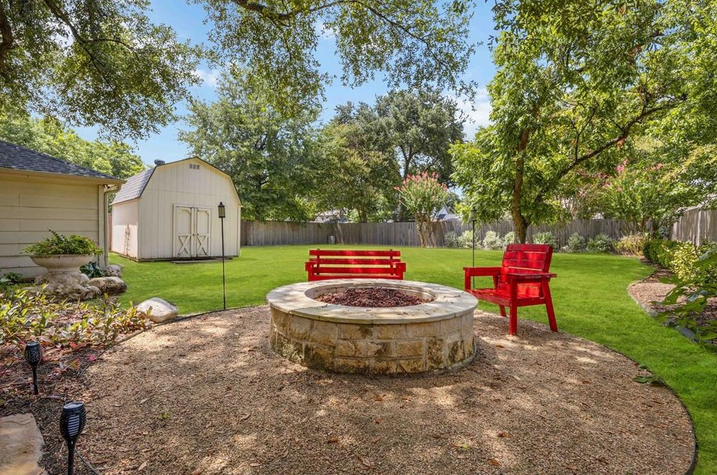 16218 Lakeview Dr, Houston TX  77040-1329 exterior