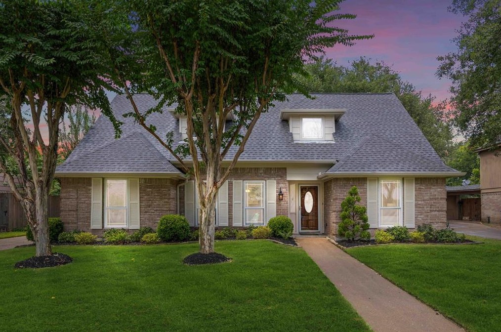 16218 Lakeview Dr, Houston, TX 77040-2028