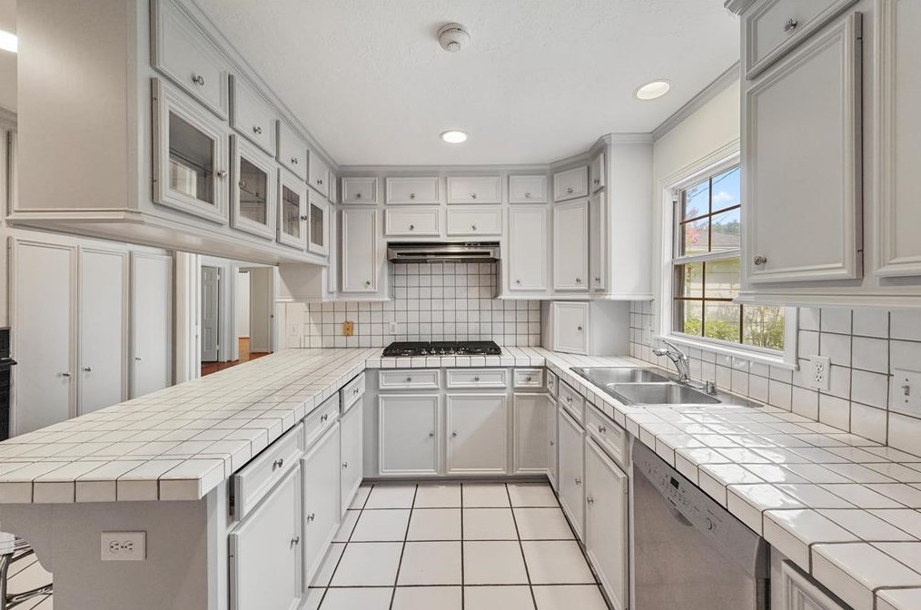 4025 Chatham Ln, Houston TX  77027-5107 exterior