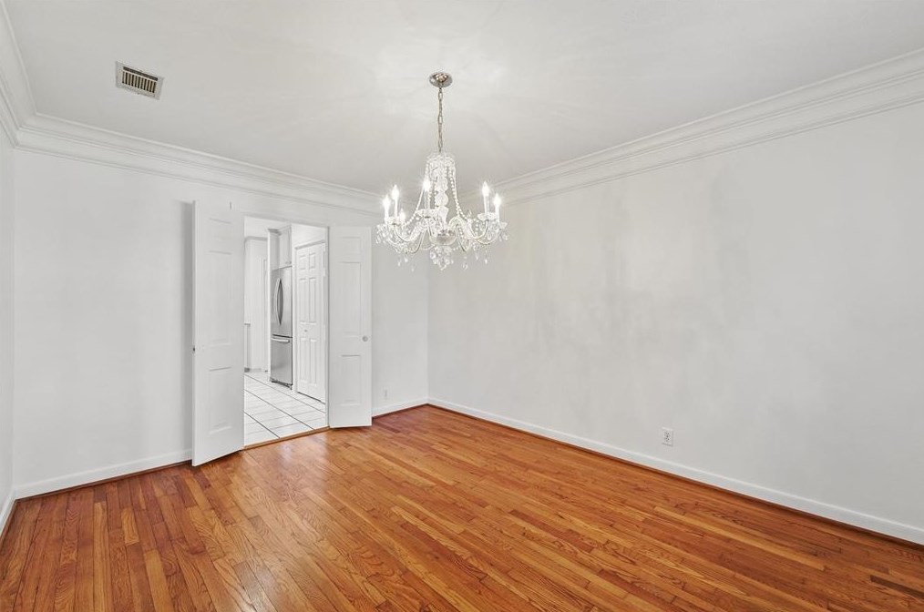 4025 Chatham Ln, Houston, TX 77027
