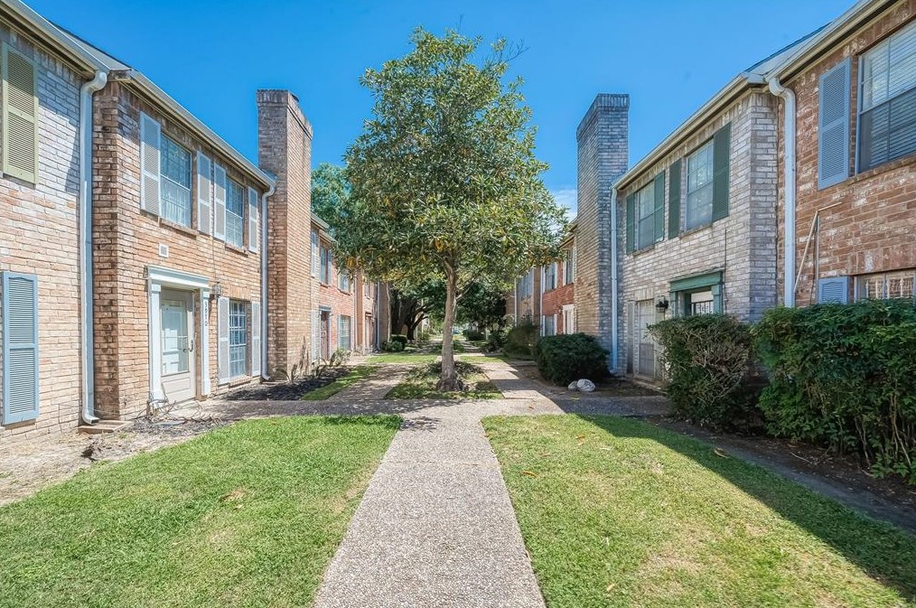 3968 Belle Park Dr, Houston, TX 77072
