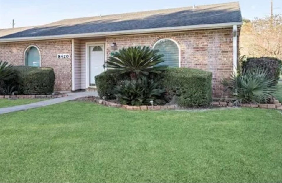 8420 Manion Dr, Beaumont, TX 77706