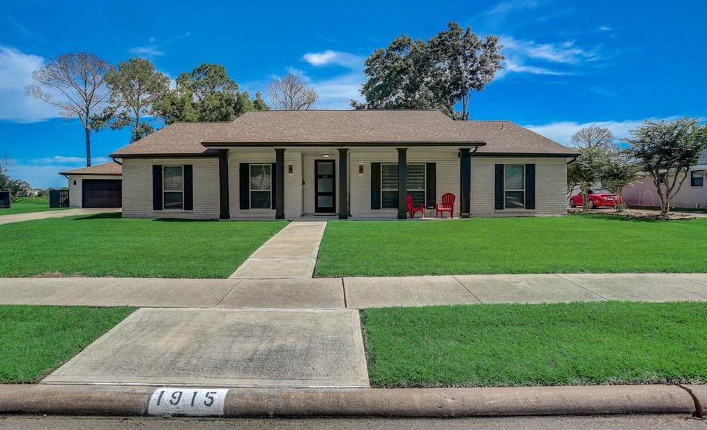 1915 Seakale Ln, Houston, TX 77062-6115