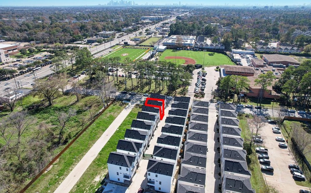 712 W Donovan St #b, Houston, TX 77091