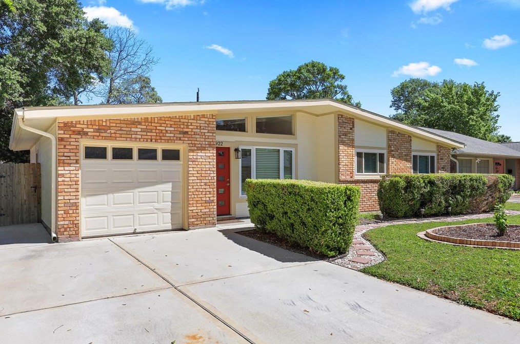 4922 Hialeah Dr, Houston, TX 77092-5631