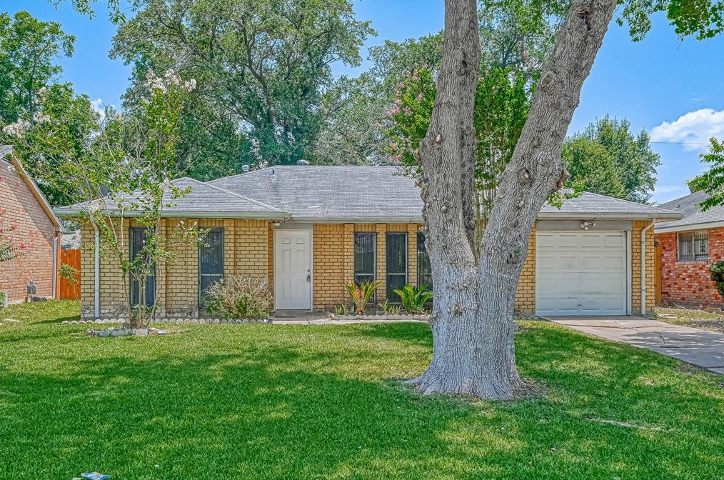 11019 Sandstone St, Houston TX  77072-3003 exterior