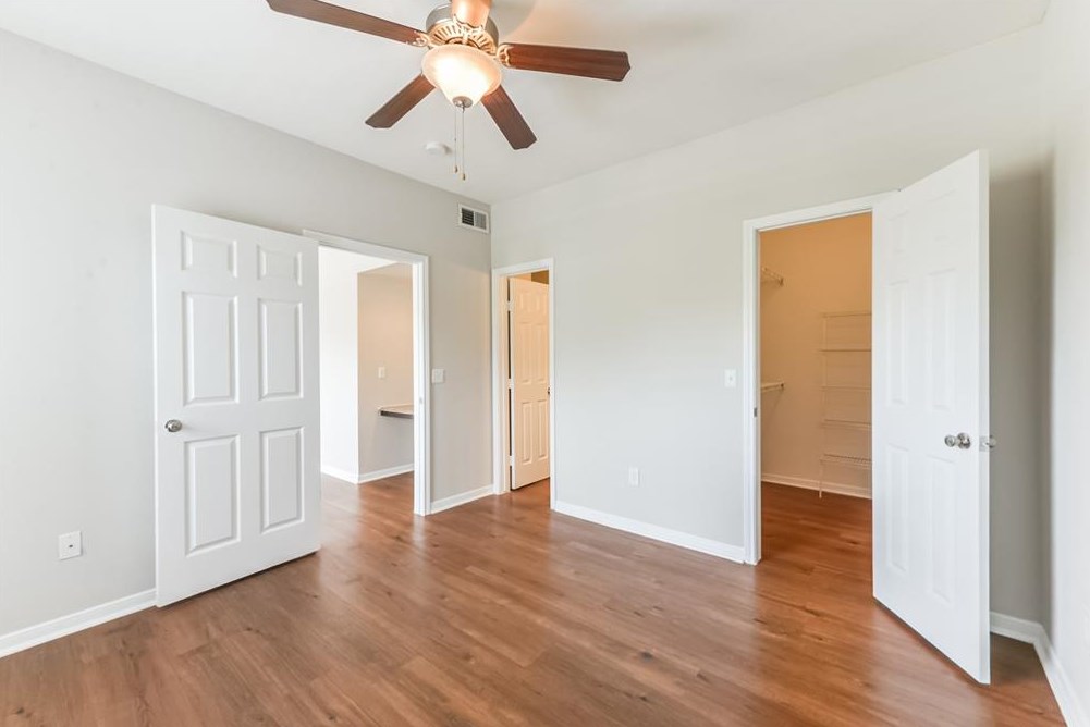 3411 Walnut Bend Ln #432, Houston, TX 77042