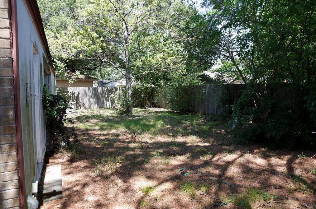 4915 Spanish Oak Dr, Houston TX  77066-2818 exterior