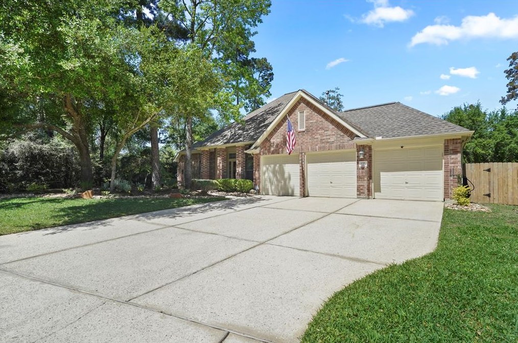 158 N Whistlers Bend Cir, Conroe, TX 77384