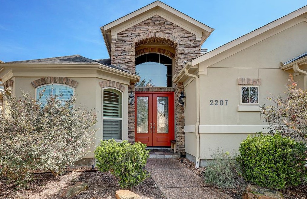 2207 Thicket Ridge Ln, Houston, TX 77077-2127