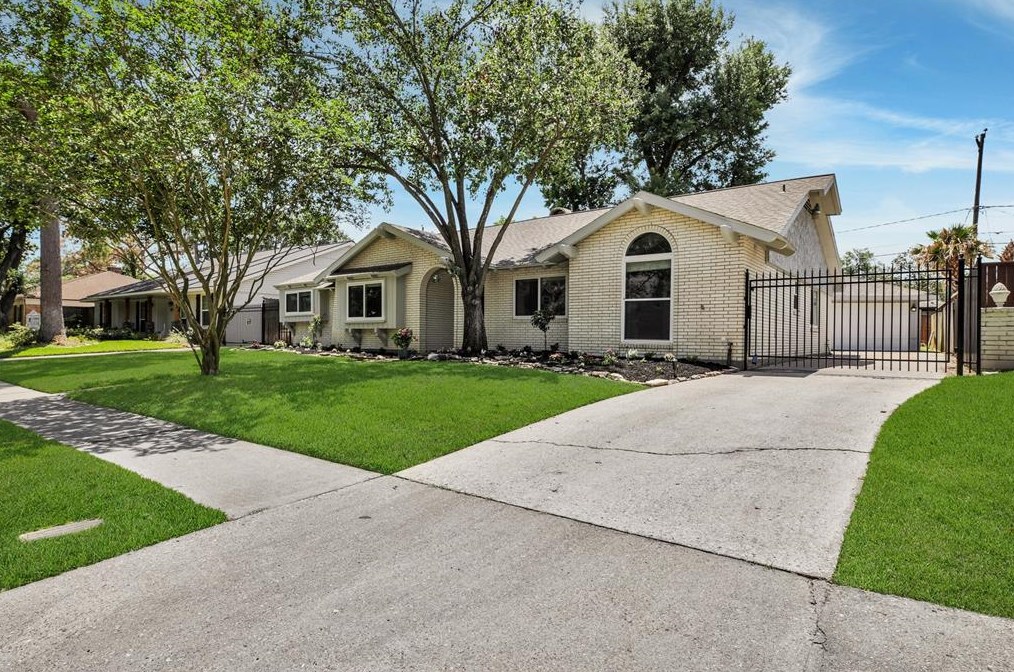 959 Thornton Rd, Houston, TX 77018-3244