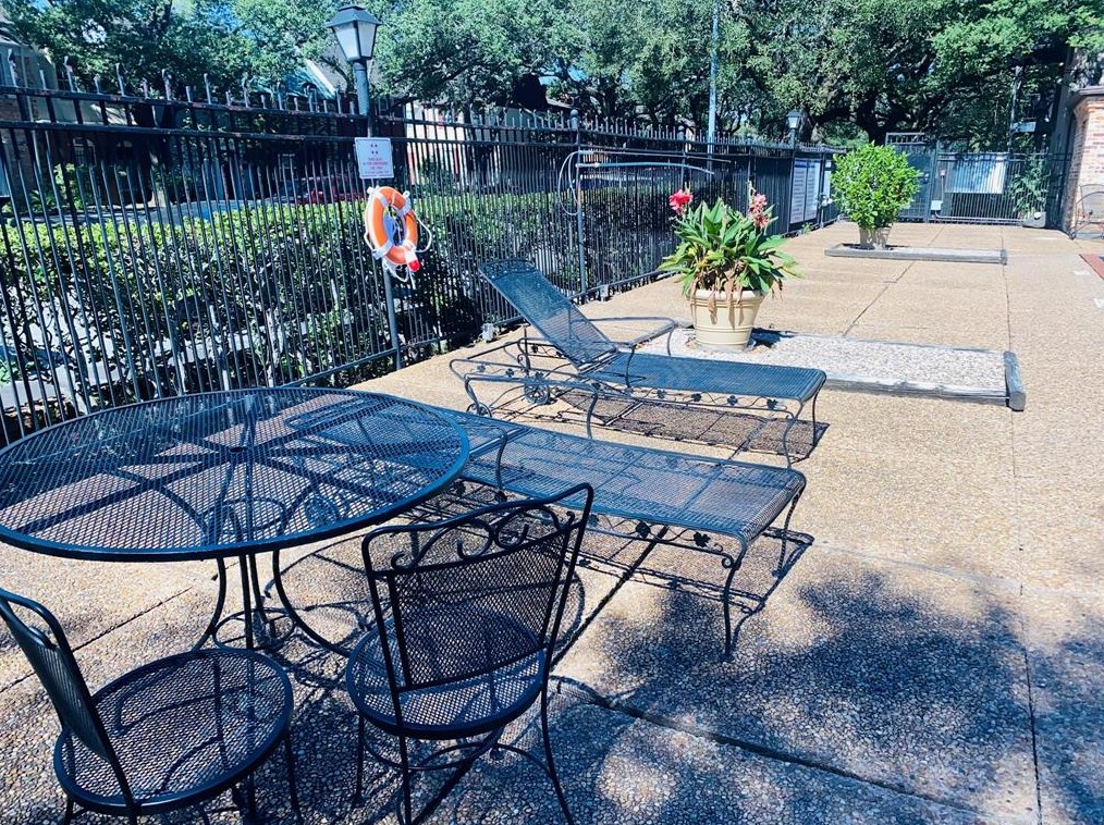 11529 Chimney Rock Rd, Houston TX 77035-2905 exterior