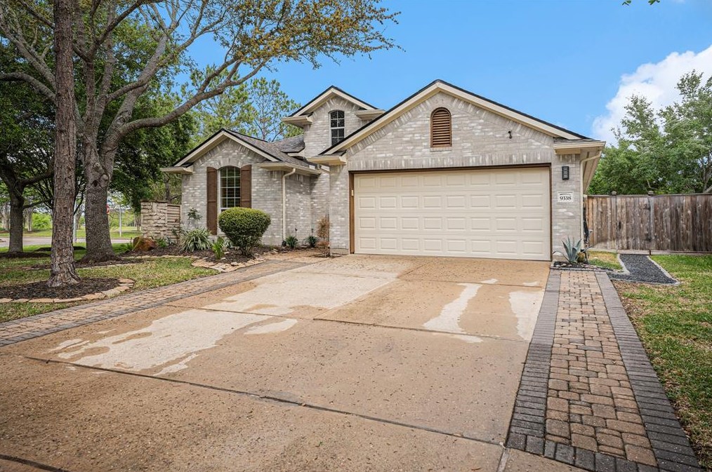 9338 Stoneridge Canyon Ln, Houston, TX 77089