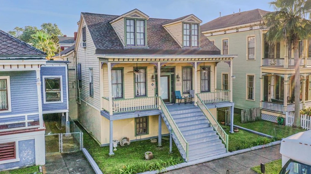 1421 Winnie St, Galveston, TX 77550