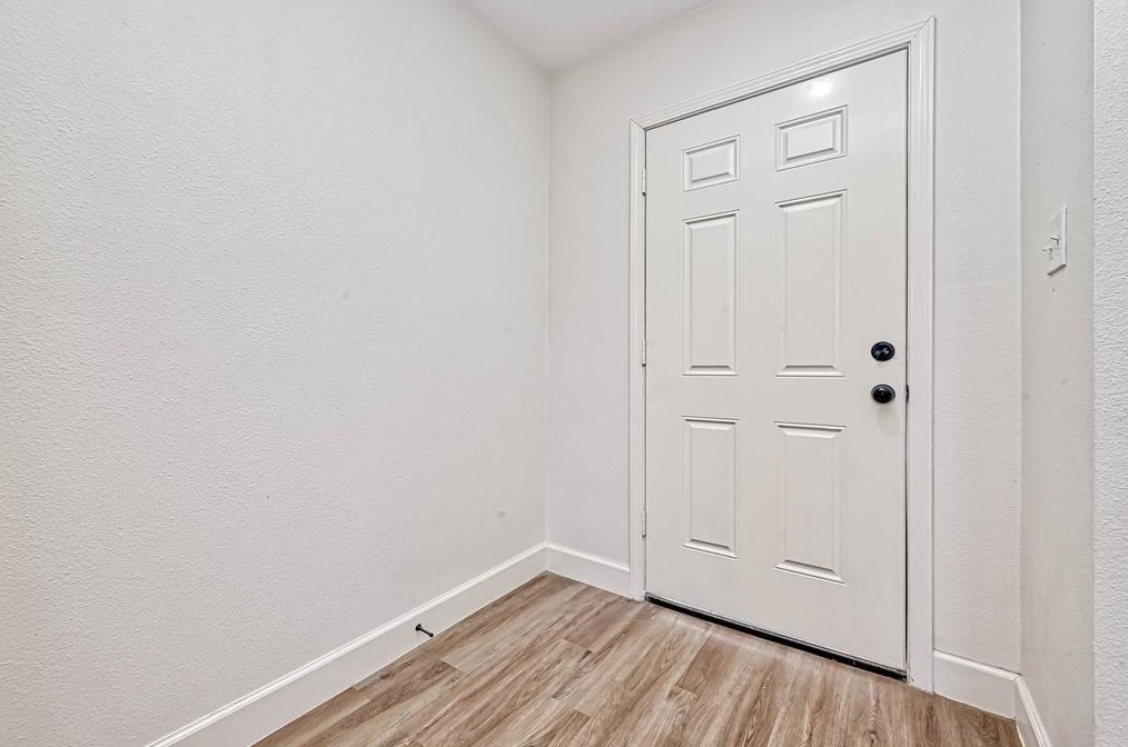 5609 Denmark St, Houston, TX 77028-3807