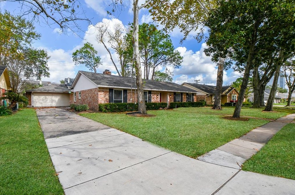 10706 Inwood Dr, Houston, TX 77042-2331