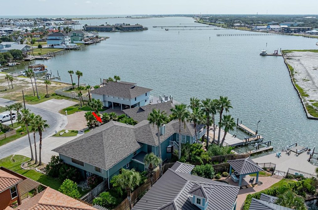 3 Riviera Dr, Rockport, TX 78382