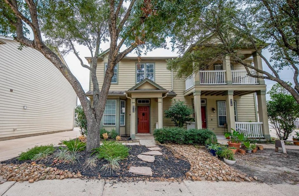 9735 Coyote Creek Dr, Houston, TX 77095