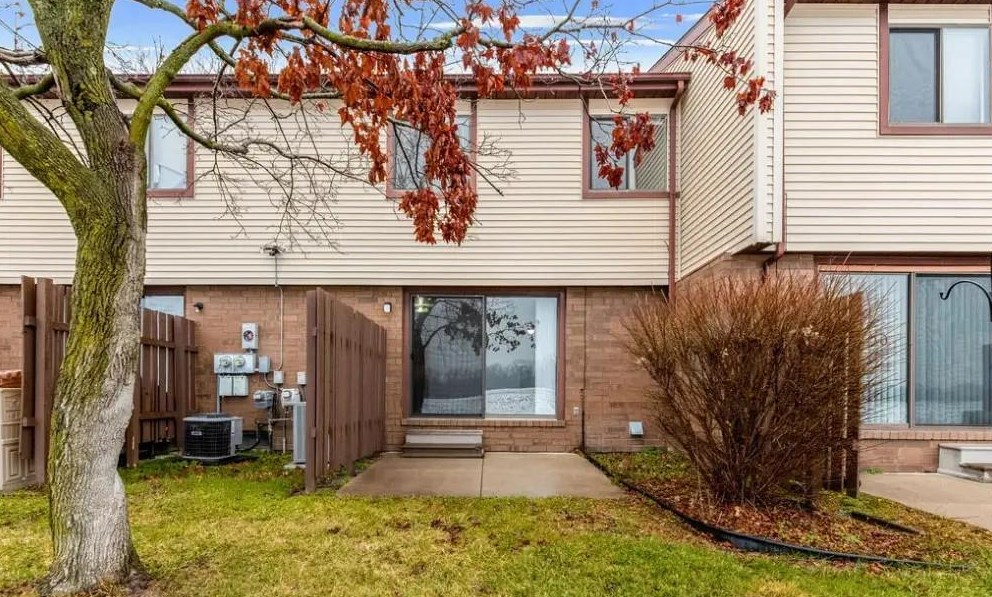 180 Colony Dr, Saginaw, MI 48638-6009