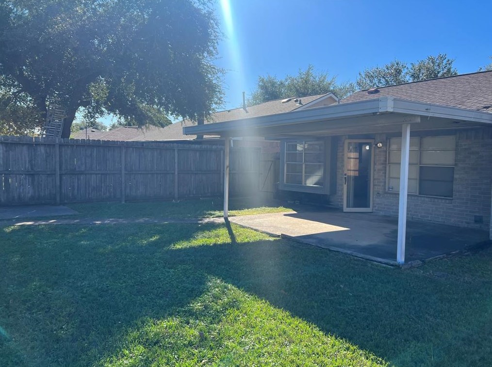 11630 Cliveden Dr, Houston TX  77066-4617 exterior