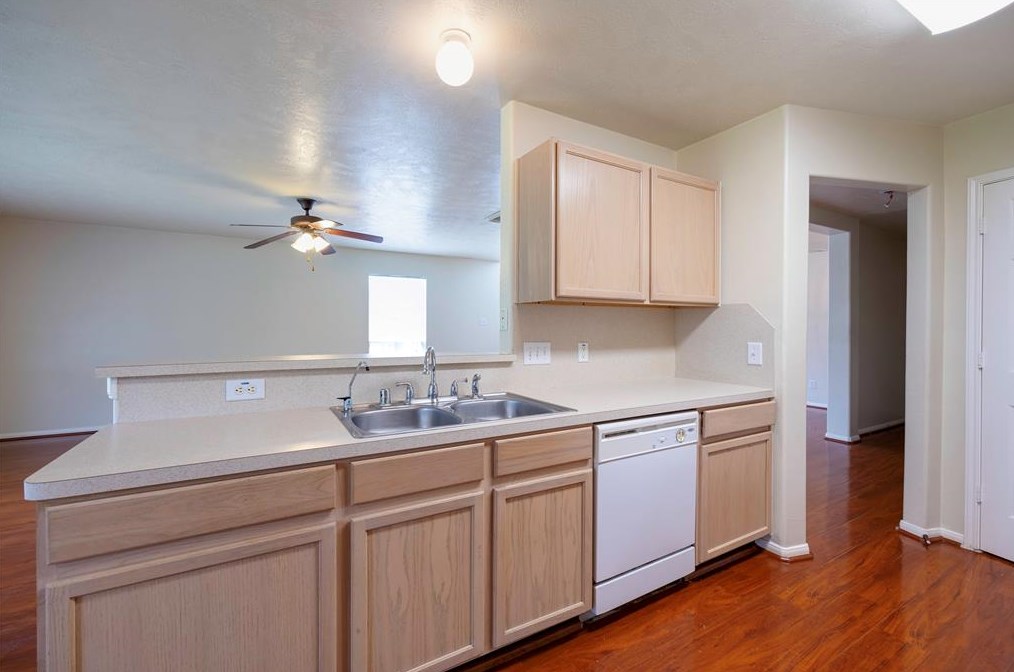 13839 Maximos Dr, Houston TX  77083-8047 exterior