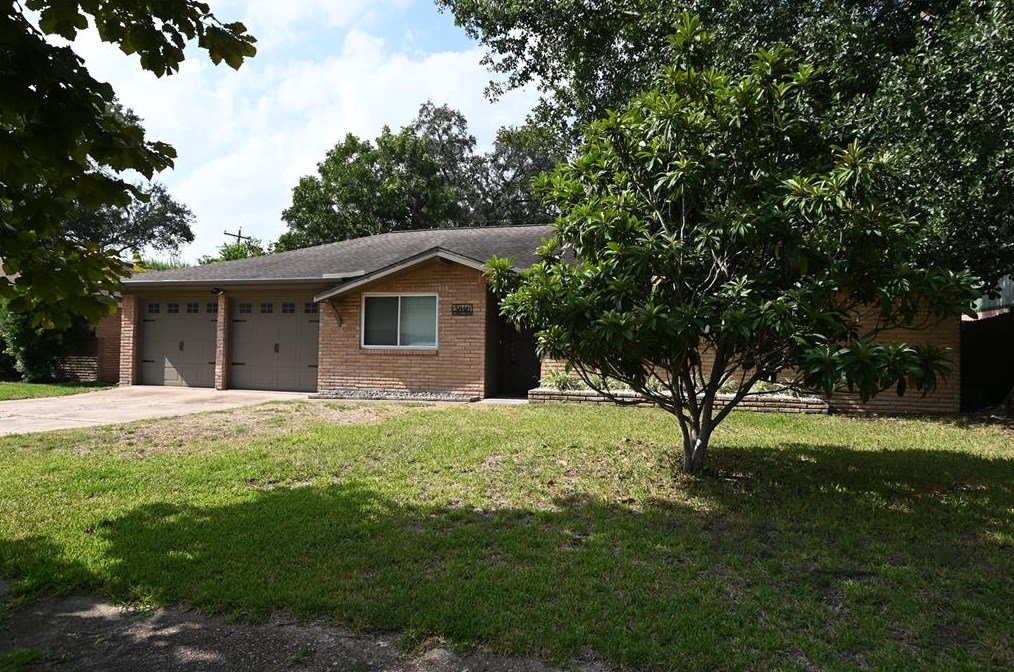 5846 Ettrick Dr, Houston, TX 77035