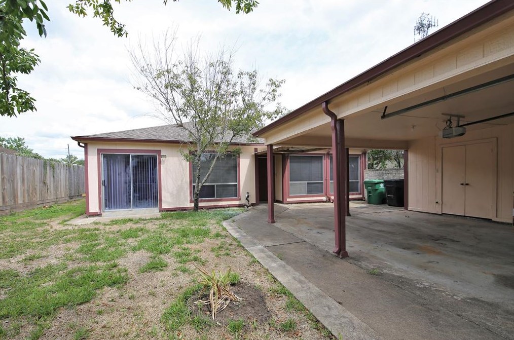11811 S Youngwood Ln, Houston, TX 77043