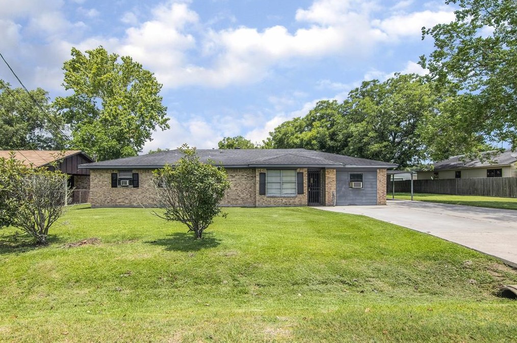 423 Zinn Dr, Crosby, TX 77532-8611
