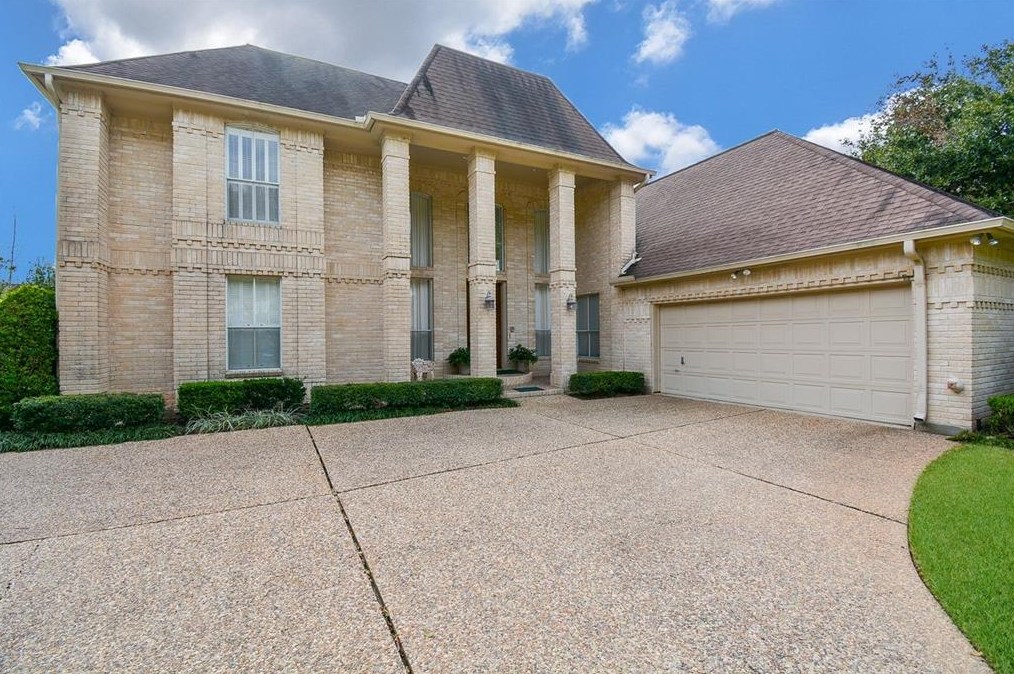 206 Kingfisher Dr, Sugar Land, TX 77478-4710