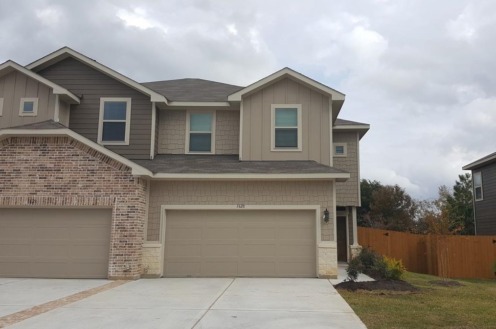 162 Parkgate #b, Conroe, TX 77304