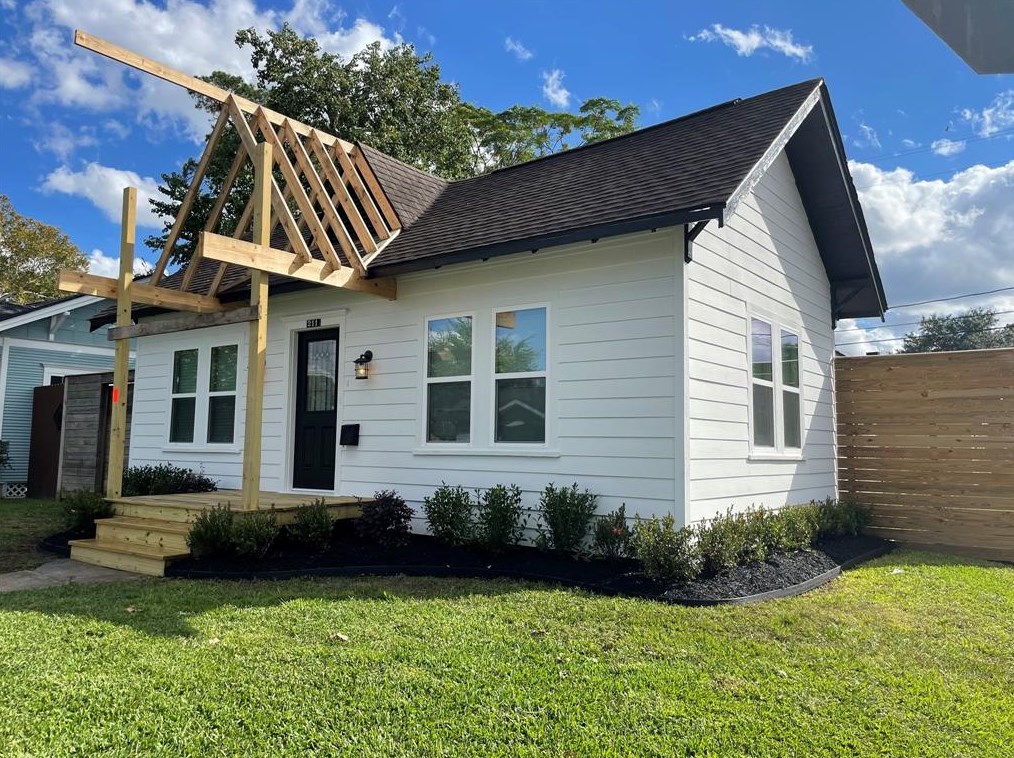 211 Cottage St, Houston, TX 77009