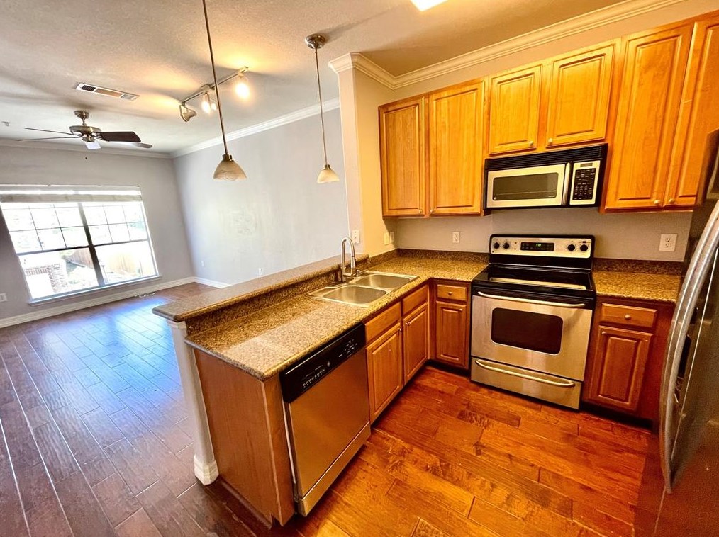 9200 Westheimer Rd Apt 1214, Houston, TX 77063