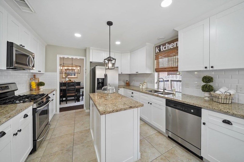 3302 Barkers Frst Ln, Houston TX  77084-5549 exterior