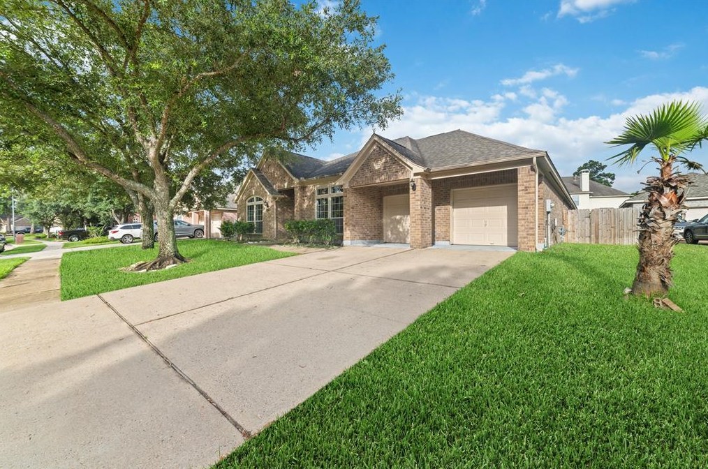 16019 Maplewick Dr, Tomball, TX 77377
