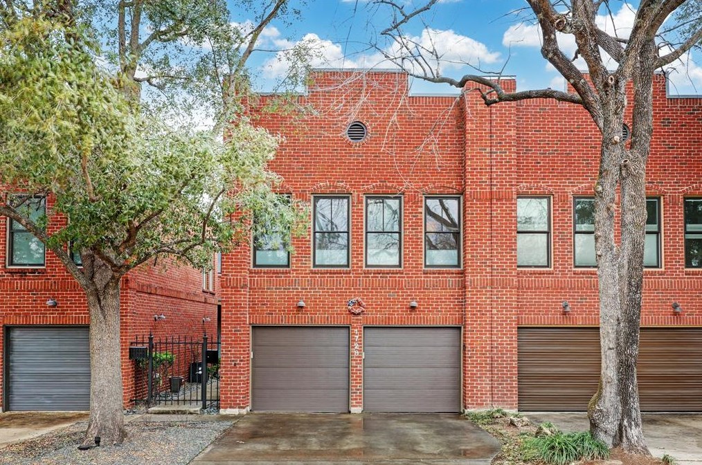 1728 Nicholson St, Houston TX  77008-3926 exterior