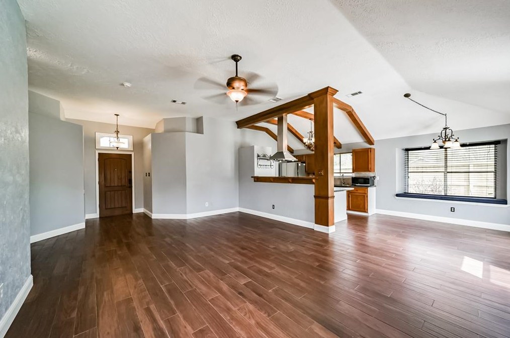 8131 Split Oak Dr, Houston TX  77040-2617 exterior