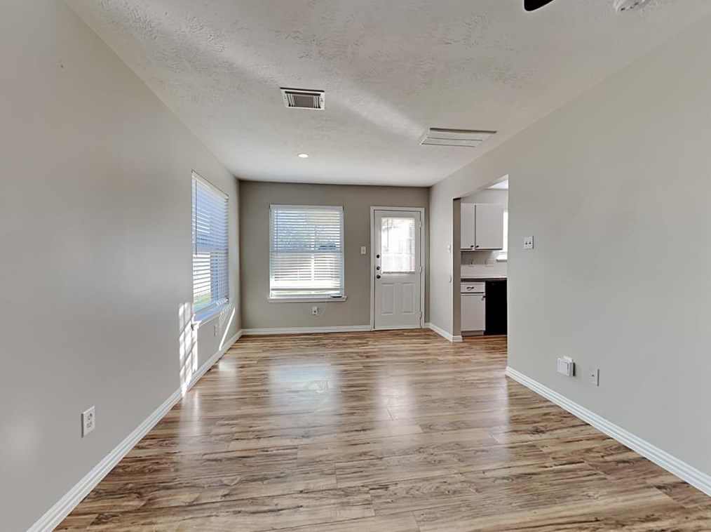 10918 Spruce Dr N, Morgans Point, TX 77571