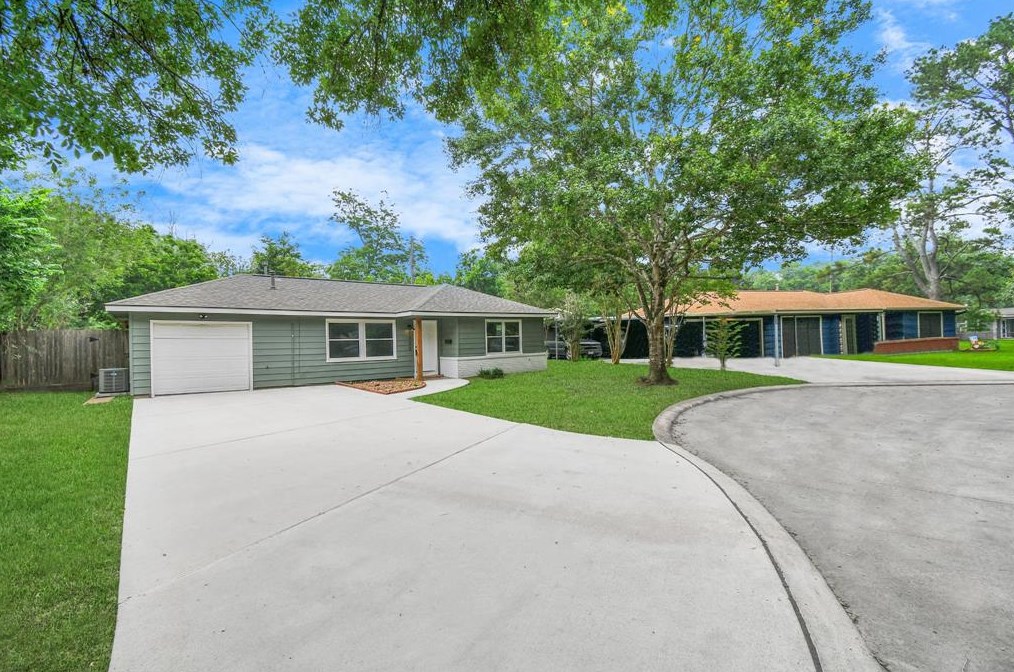 1723 S Park Dr, Alvin, TX 77511