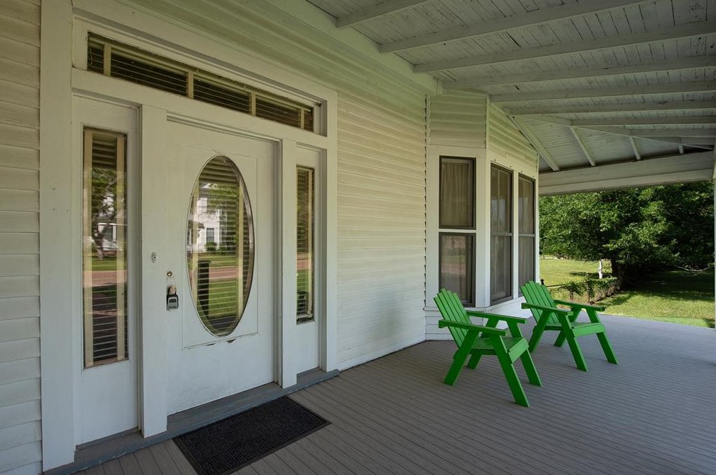 283 6th St, Somerville, TX 77879-3954