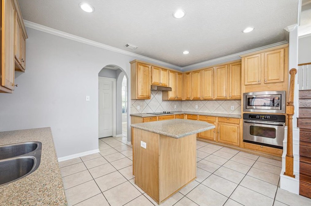 2122 Fortuna Bella Dr, Pearland TX  77581-5285 exterior