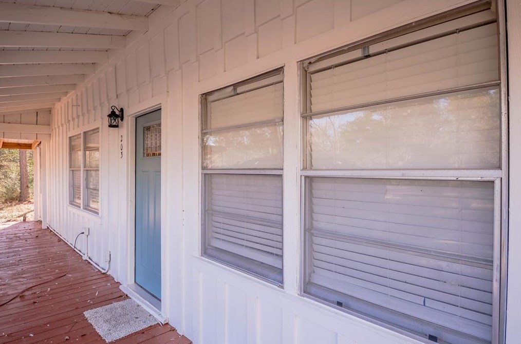 203 Shelter Ln, Livingston, TX 77351