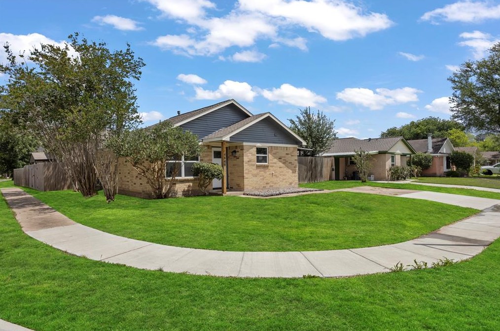 4640 Orange Cir S, Pearland, TX 77581