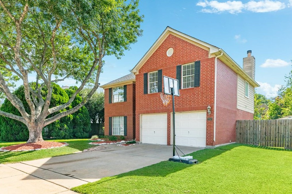 252 Trail Ride Rd, Angleton, TX 77515