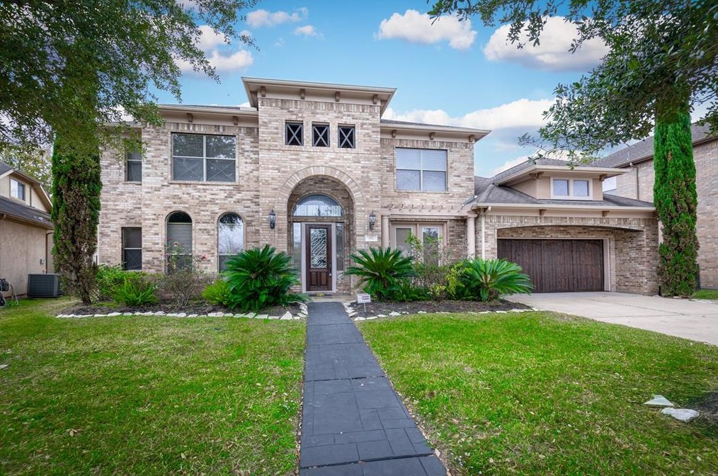 911 Poydras St, Sugar Land, TX 77498-6356