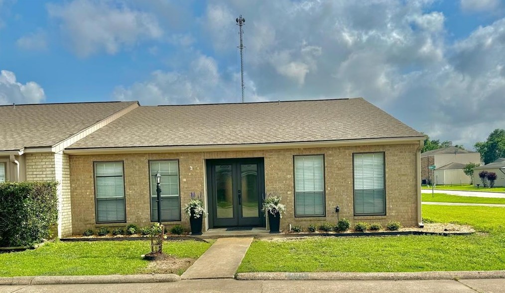 495 Yorktown Ln, Beaumont, TX 77707
