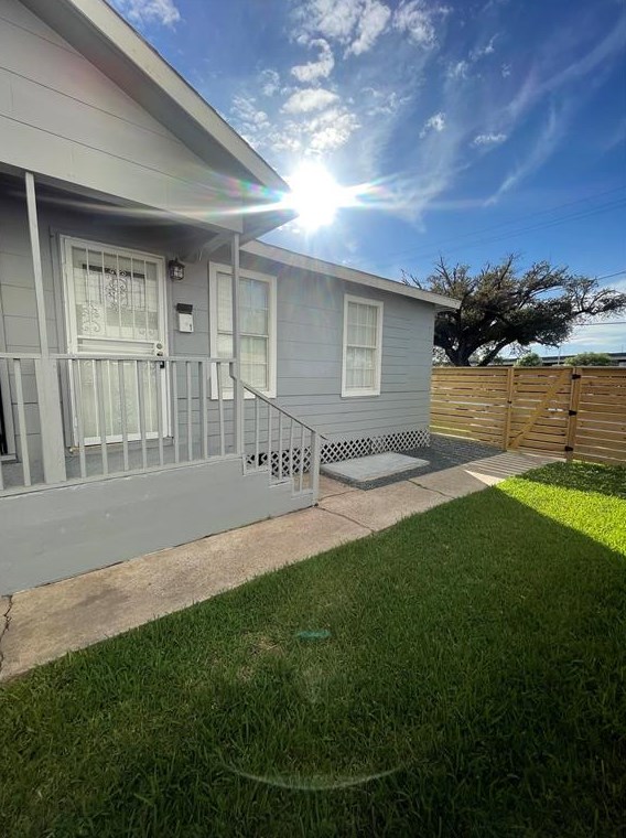2205 St Emanuel St #1, Houston, TX 77003