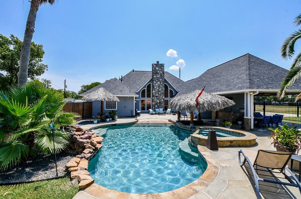 311 Kilgore Ave, Baytown TX  77520-1023 exterior