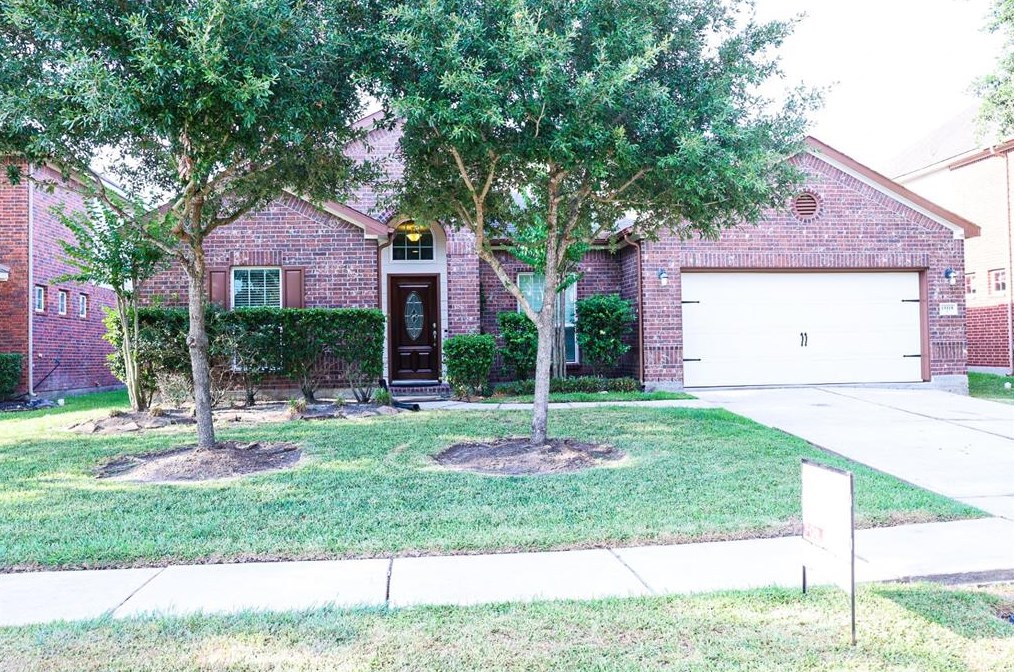 13315 Misting Falls Ln, Pearland, TX 77584