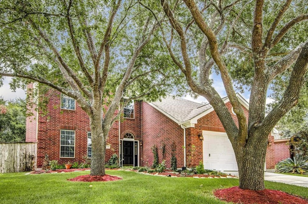 6710 Knoll Park Dr, Sugar Land, TX 77479