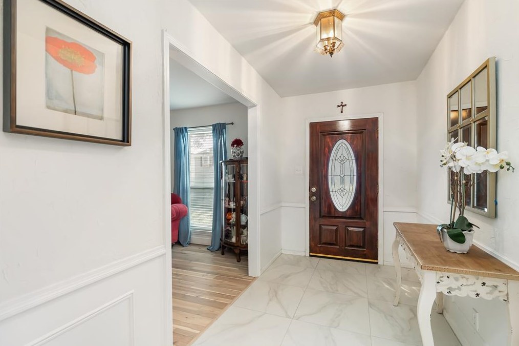 5010 Oak Shadows Dr, Houston TX  77091-5214 exterior